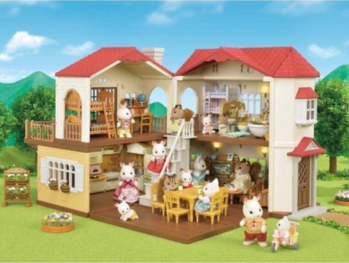 Sylvanian Families Kırmızı Çatılı Işıklı Şehir Evi