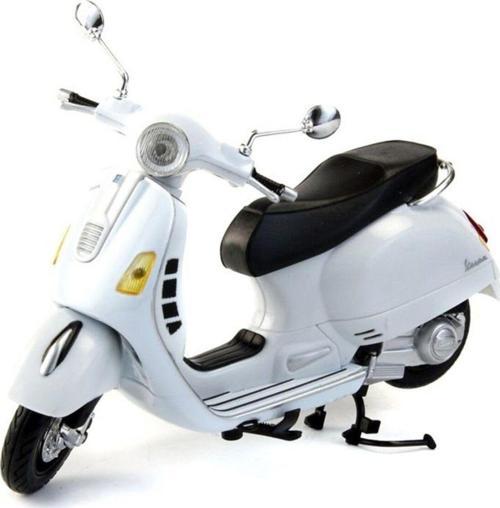 1:12 Vespa Gts 300 Super Model Motor - 16.5 Cm