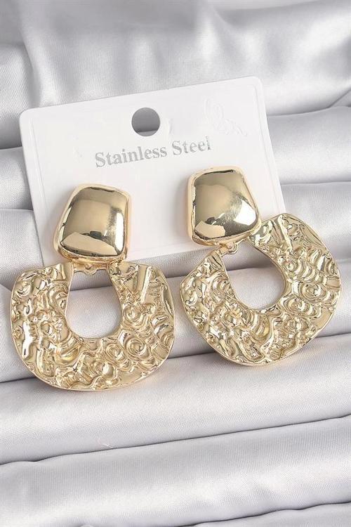 Pirinç Gold Renk Sallantı İşlemeli Plaka Model Kadın Küpe
