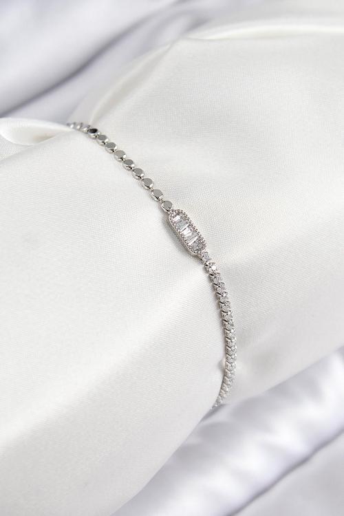 Pirinç Zirkon Taşlı Dikdörtgen Model Ezme Zincir Gümüş Renk Kadın Bileklik - EBJ250726W36896