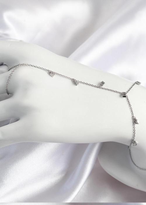 Pirinç Zirkon Taşlı Sallantılı Model Gümüş Renk Kadın Şahmeran