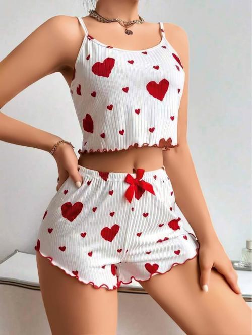 Pamuklu Beyaz Üstüne Kırmızı Kalp Desenli Askılı Şortlu Pijama Takımı