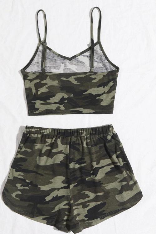 Kadın Kamuflaj Desenli Askılı Crop Top ve Şortlu Gecelik Takım