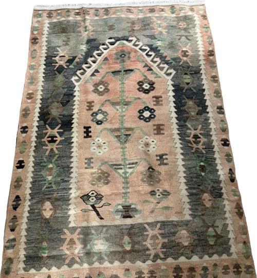 Püsküllü Kilim Desenli Halı 150x230 cm