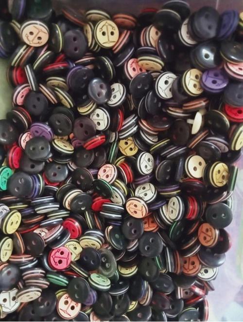 Düğme 100 Tane Karışık 1Cm