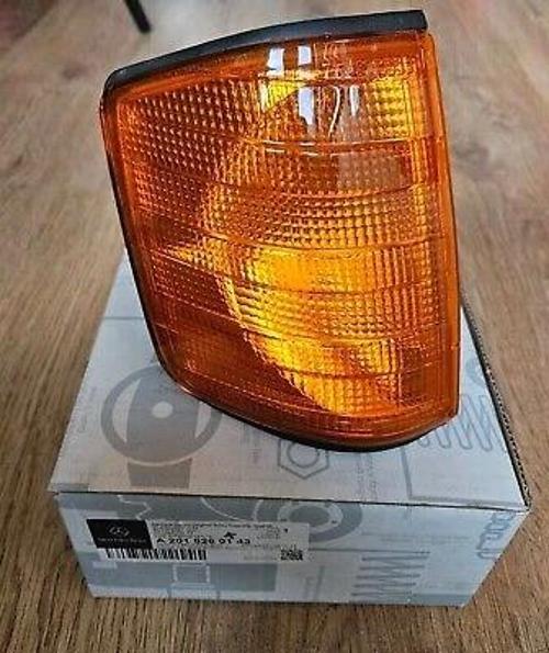 Sınyal Lambası Sag Sarı Mercedes W201 Bm 83-93 (Oem No: A2018260143)