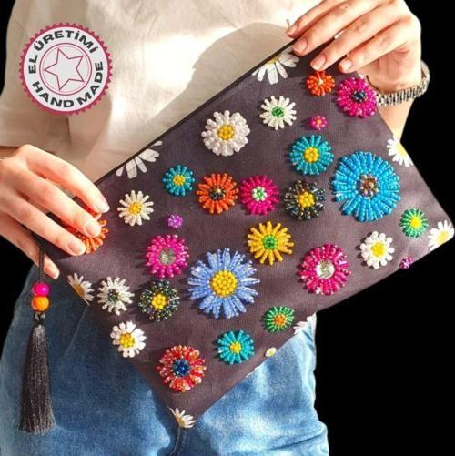 - Sümeyya 2589 4152 El Yapımı Etnik Papatya Desenli Boncuk İşlemeli - Siyah Püsküllü Clutch Çanta