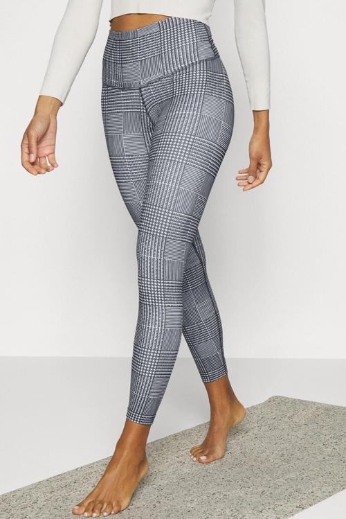 Yoga High Rise 7/8 Length Tight Kadın Nakış Swooshlu İç Yan Cepli Yüksek Bel Tayt Beyaz Siyah