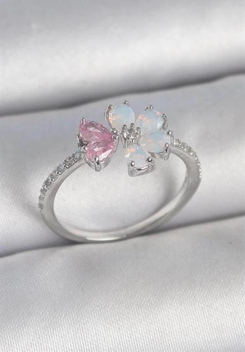 Pirinç Gümüş Renk Beyaz Mineli Pembe Zirkon Taşlı Çiçek Model Kadın Yüzük