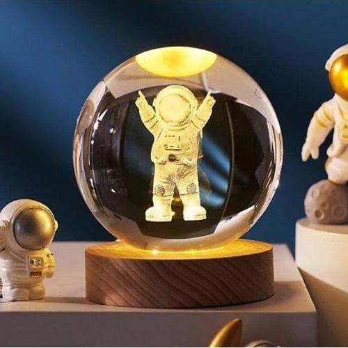 Astronot Tasarımlı Işıklı Cam Küre Kod 52