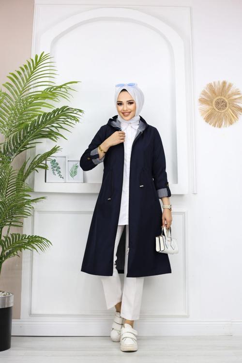 Bileği Çizgili Kapüşonlu Kadın Tesettür Trençkot