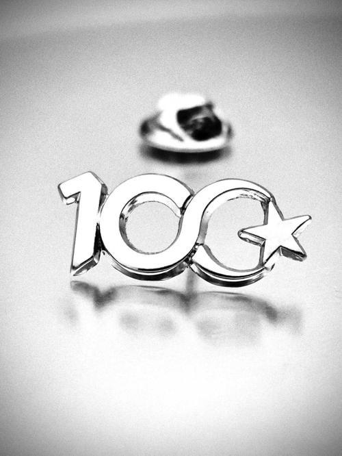 100. Yıl Onuru Dekope Kesim Yaka Rozeti Krom Kaplama