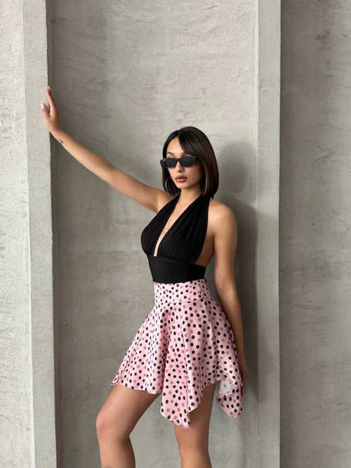 Pembe/Siyah Puantiye Desen Şık Modern Asimetrik Kesim Diz Üstü Mini Etek