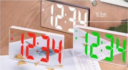 Led Işıklı Masa Saati