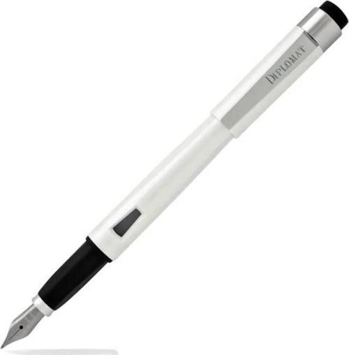 ​​​​​​Diplomat D40901025 Magnum Soft Touch Beyaz Dolma Kalem, Medium Uç