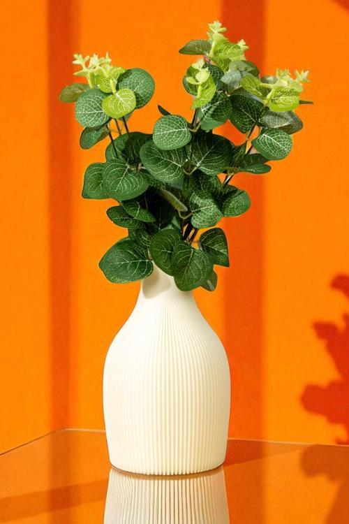 Krem Çizgili Dekoratif Vazo | Modern Salon, Masa & Raf Üstü İçin Şık Hediyelik Obje – 19 Cm