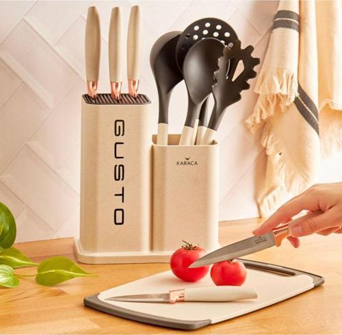 Gusto 12 Parça Bıçak Servis Kesme Tahtası Seti Krem