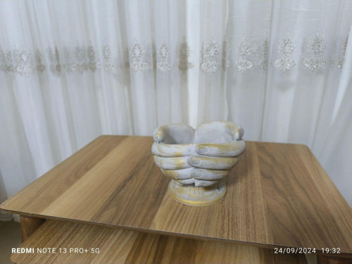 Zeus'Un Eli Taş Vazo Aranjman Bonsai Ve Orkide Saksısı