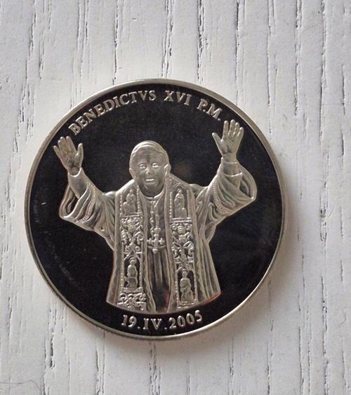 2005 Papa Madalya 3Cm Çap. Temiz Durumda