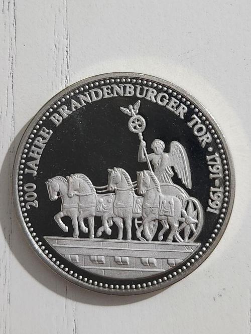 Alman Brandenburg Kapisi 4Cm Hatira Madalya. Brandenburg Kapisimin 200. Yil Donumu