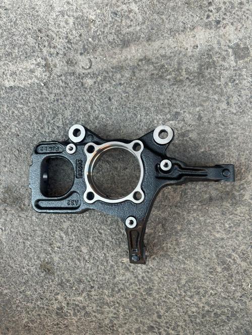 MG HS 1.5 Ön Sol Taşıyıcı Aks 2022-2024 10094081