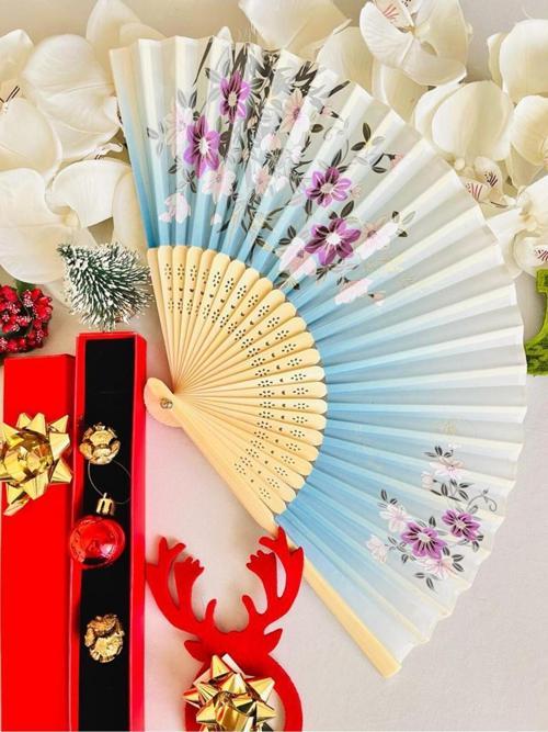 - Hediye Kutusu ile Şık Yelpaze