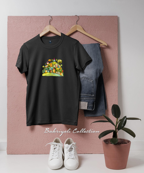 Oversize Bir Tepedeki Tuhaf Köy Evleri Tasarımlı Unisex T-Shirt