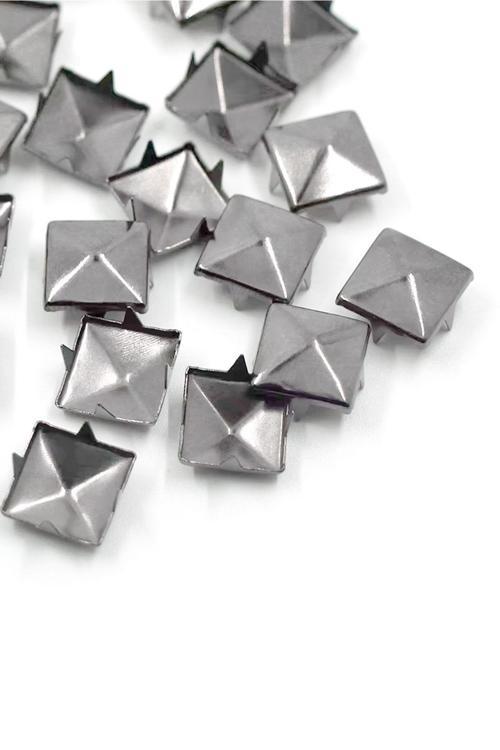 Süs Tırnaklı Çakma Kare Piramit 20 Adet Metal Trok