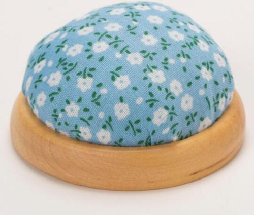 Ahşap Tabanlı Mavi Çiçekli Iğnedanlık Dekoratif