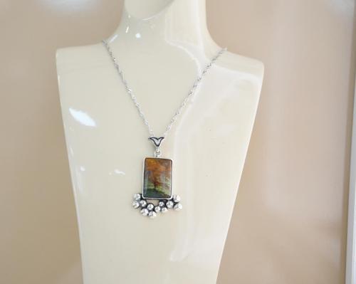 Doğa Gümüş Çerçeve Zümrüt Kadın Kolye