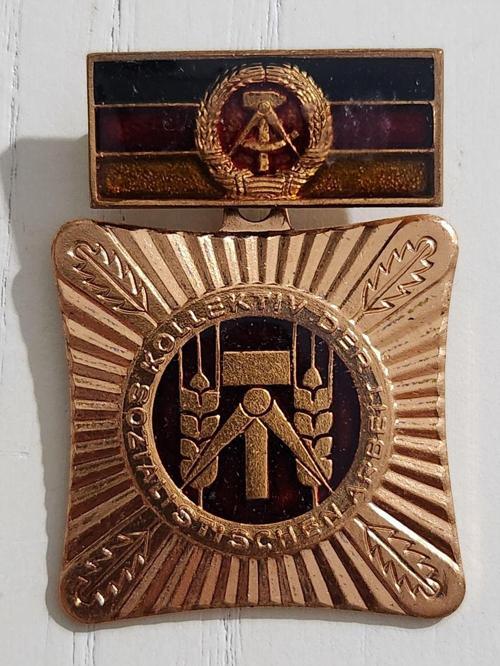 Doğu Almanya Sosyalist Mineli Madalya. 4Cm Boyutunda Orijinal Dönem Almanya