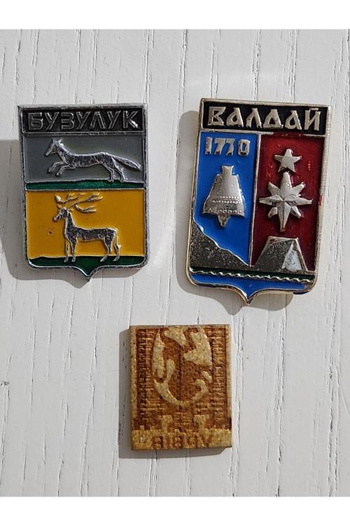 3 Adet Dönem Rozet Nadir. 1 Tanesi Ahşap