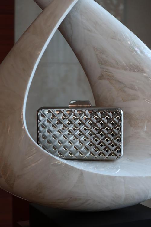  Silver Metal Baklava Desenli Zincirli Omuz Çantası