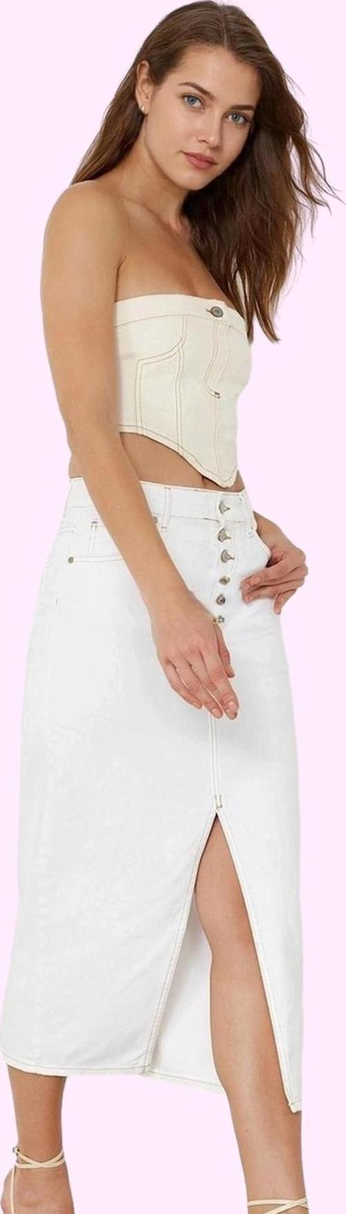 Kadın Midi Boy Denim Etek Rengiyle Şıklığı Yakalayın Günlük Kombinler Yaz Aylarının Vazgeçilmezi