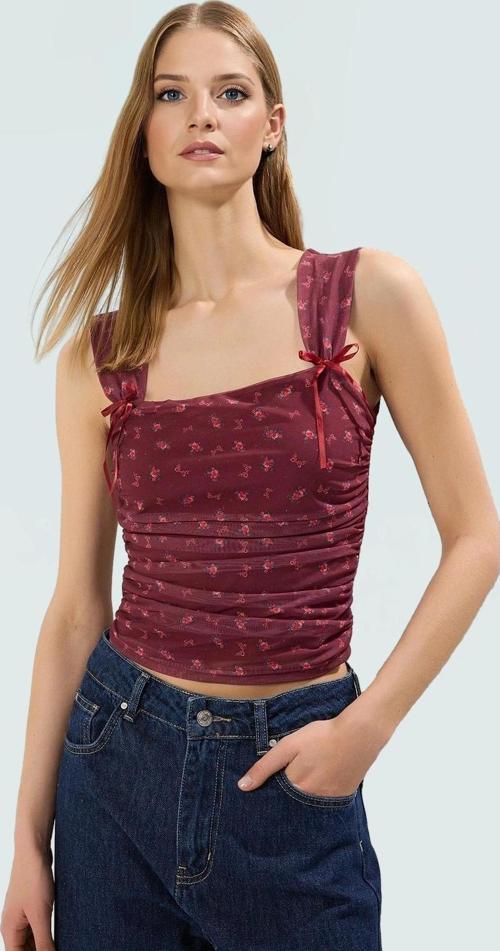Fitted Kolsuz Örme Bluz Renk Kare Yaka Tül Kumaş Kaliteli İşçilik Günlük Kullanım İçin