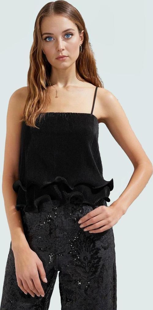Yazlık Kolsuz Kare Yaka Fitted Pilise Bluz Polyester Örme Kumaş Modern Stil Rahat Ve Şık