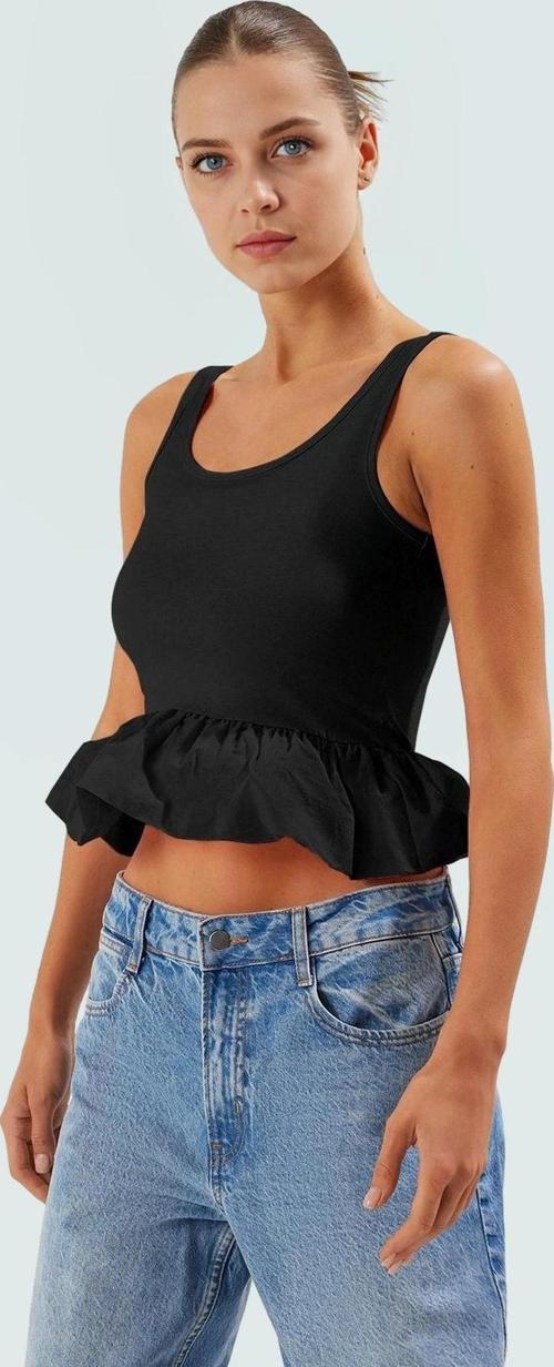 Fitted Havuz Yaka Crop Bluz 96% Pamuk Yazlık Örme Kumaş Zarifane Tasarım Modern Stil