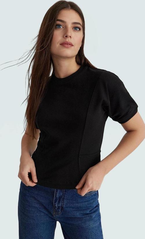 Rahat Yazlık Bluz Renk Fitted Kalıp Kısa Kollu %72 Polyester Şık Görünüm Mükemmel Uyum