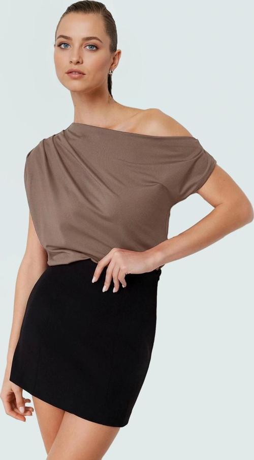 Asimetrik Yaka Kısa Kollu Bluz Esnek Örme Kumaş Zarifane Tasarım Uzun Ömürlü Rahat Ve Şık