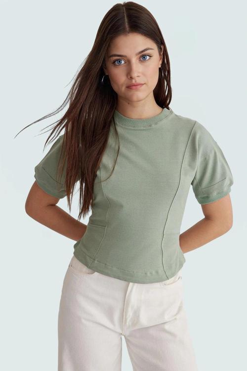 Rahat Yazlık Bluz Renk Fitted Kalıp Kısa Kollu %72 Polyester Şık Görünüm Mükemmel Uyum