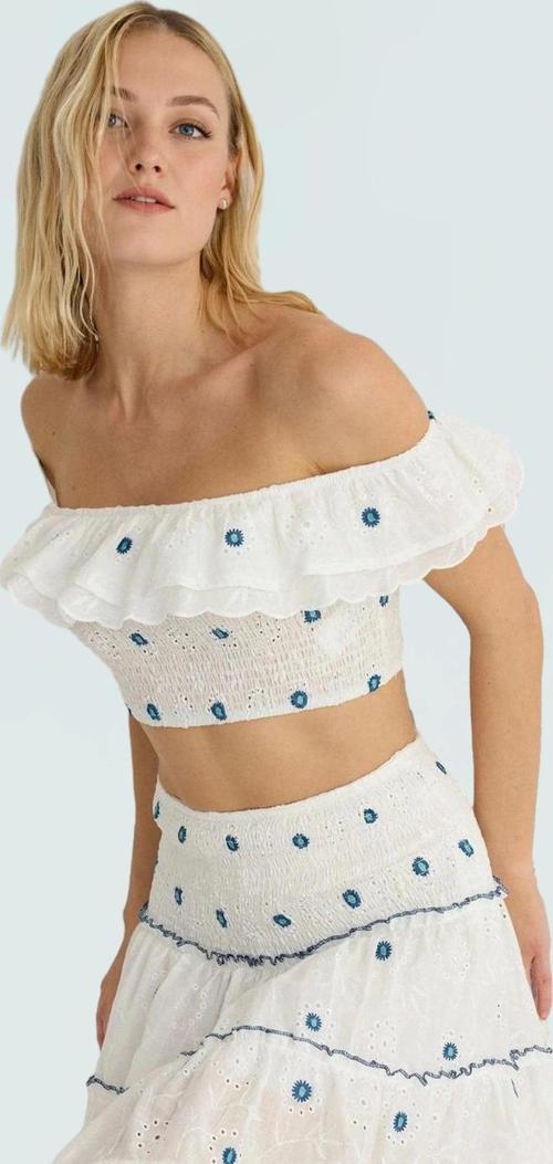 Yazlık Crop Bluz; Carmen Yaka Brode Dokuma Fitted Kalıp Trend Tasarım Rahat Kullanım