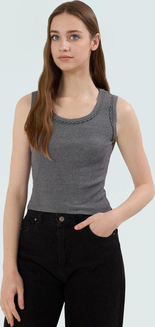 Yazlık Kolsuz Bluz Havuz Yaka Fitted Kalıp Rejenere Kaşkorse Kumaş Trend Tasarım