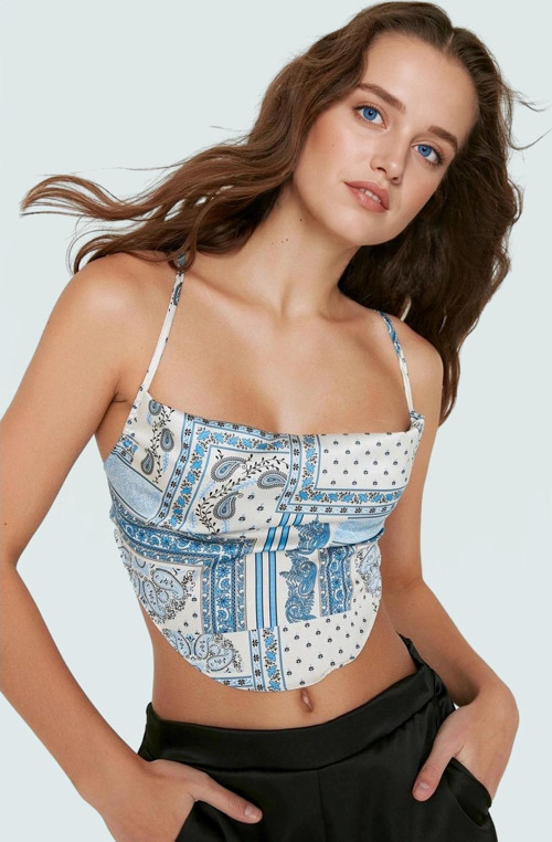 Çok Polyester Crop Bluz Degaje Yaka İnce Askılı Yazlık Tasarım Modern Stil