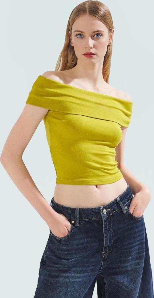 Kısa Kollu Fitted Bluz Carmen Yaka Viskoz Ribana Kumaş Günlük Kullanım İçin Konforlu Kesim