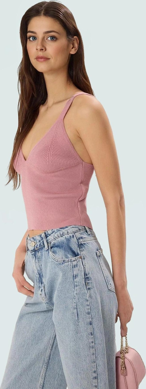 Yazlık Kolsuz Triko Bluz V Yaka Fitted Kalıp Premium Kalite Seçkin Malzeme Rahat Kullanım