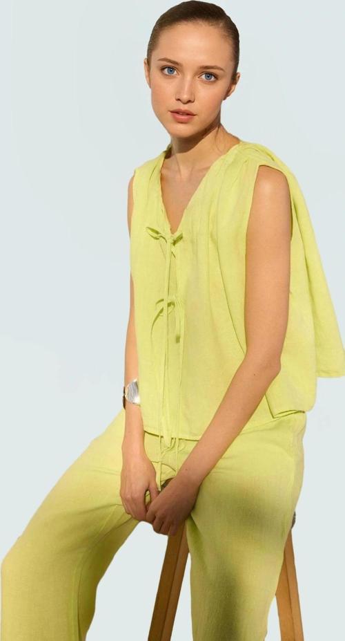 Keten Crop Bluz Dik Yaka Bağlama Detayı Günlük Stil Özel Tasarım Şık Görünüm