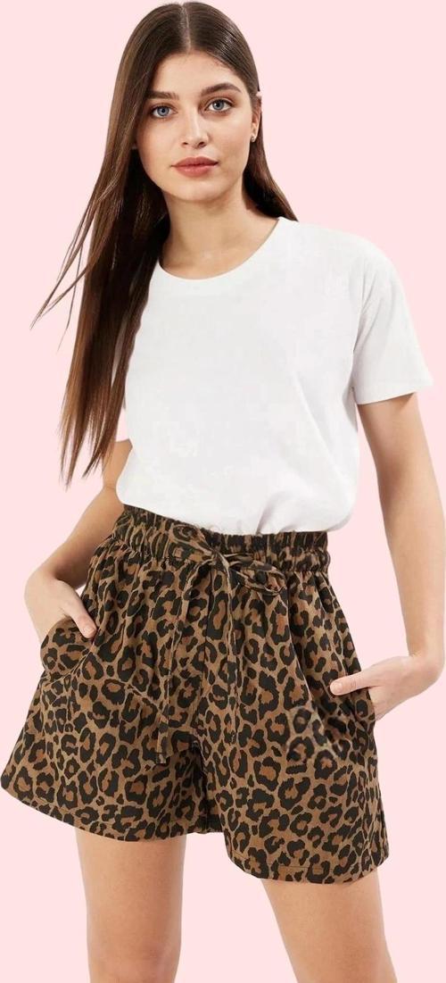 Kadın Kısa Boy Çok Leopar Desenli Geniş Paça Şort Günlük Kombinler İçin Rahat Kesim Hafta Sonu