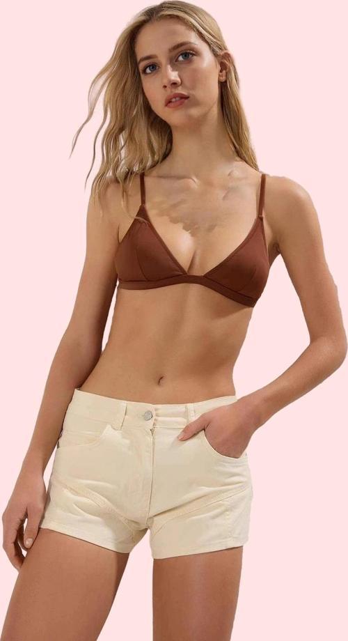 Kadın Pamuk Denim Şort Rengi Dar Paça Plaj ve Günlük Kullanım İçin Yaz Aylarının Vazgeçilmezi