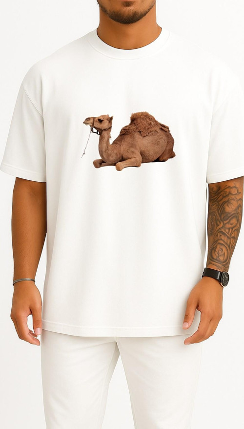 Oversize Kahverengi Deve Hayvanı, Dromedary Bactrian Deve Göğüs Tasarımlı Unisex T-Shirt