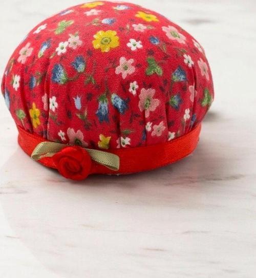  Kola Takılabilir Kırmızı çiçekli iğnedanlık